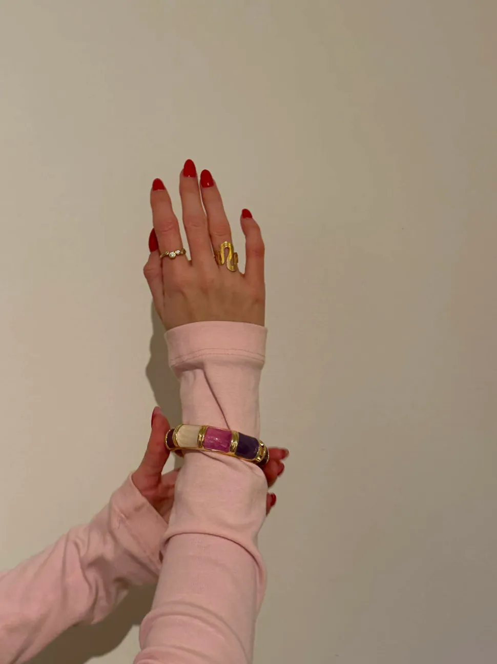 Ebony armbånd med striber - Lilla/rosa/hvid