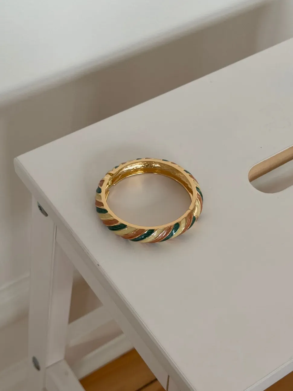 Eivora armbånd med striber - Grøn/hvid/brun