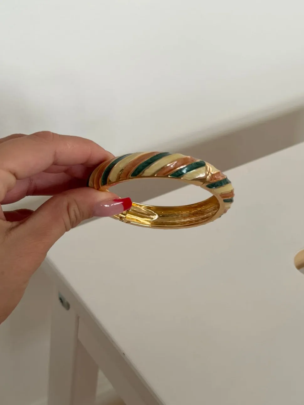 Eivora armbånd med striber - Grøn/hvid/brun