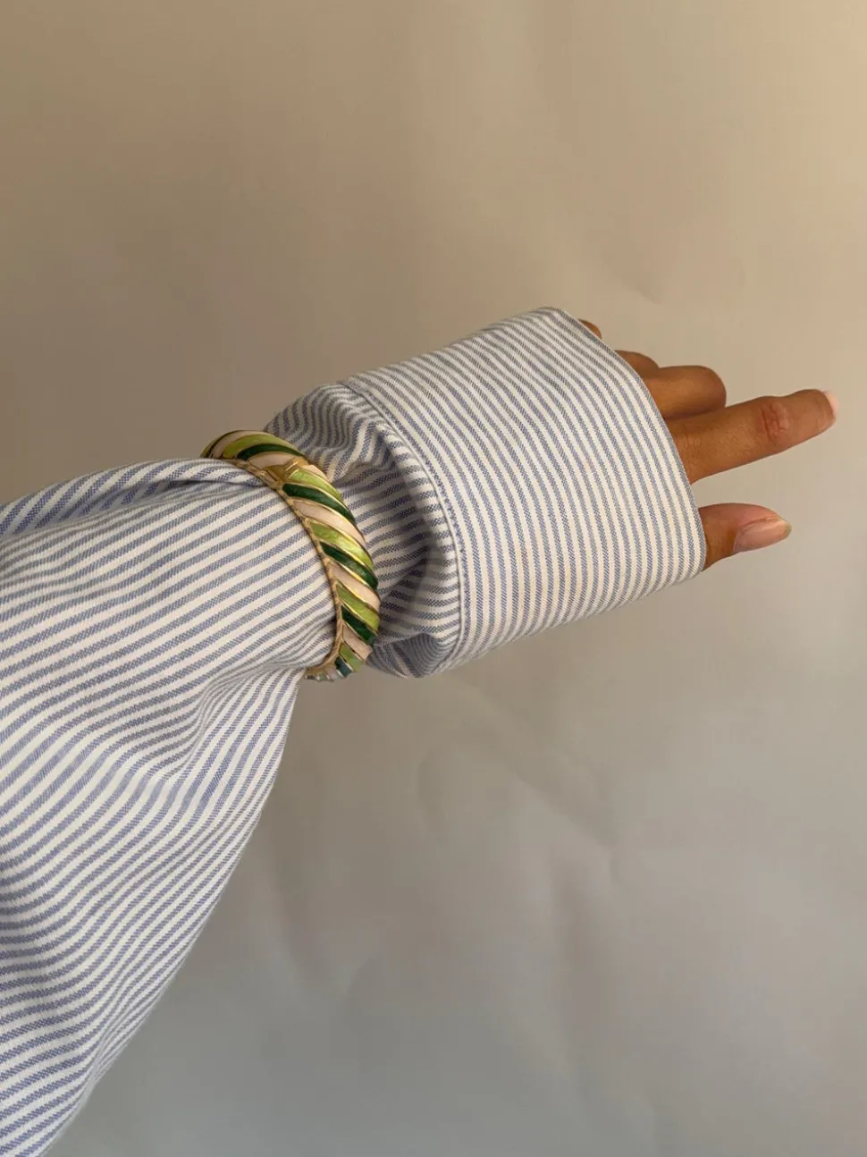 Eivora armbånd med striber - Grøn/hvid/guld