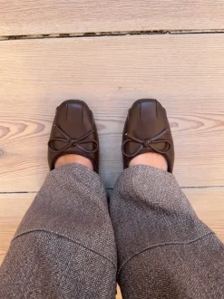 Eline ballerinaer med detaljer - Mørkebrun