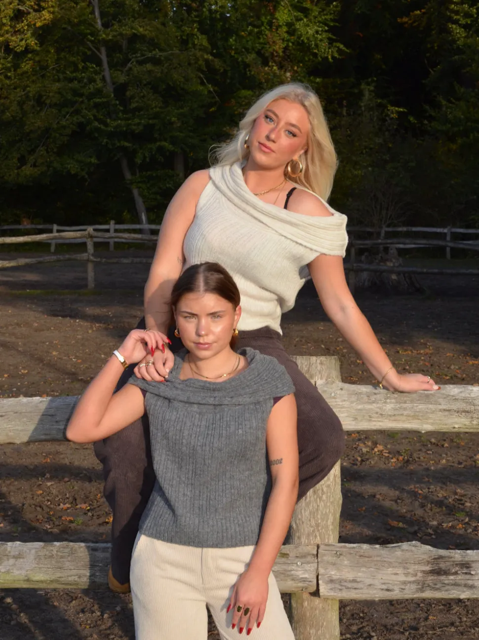 Elinor off shoulder strikvest - Grå