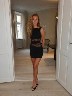 Ellatia kjole med blonder - Sort