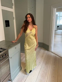 Emily maxikjole med blomster - Gul