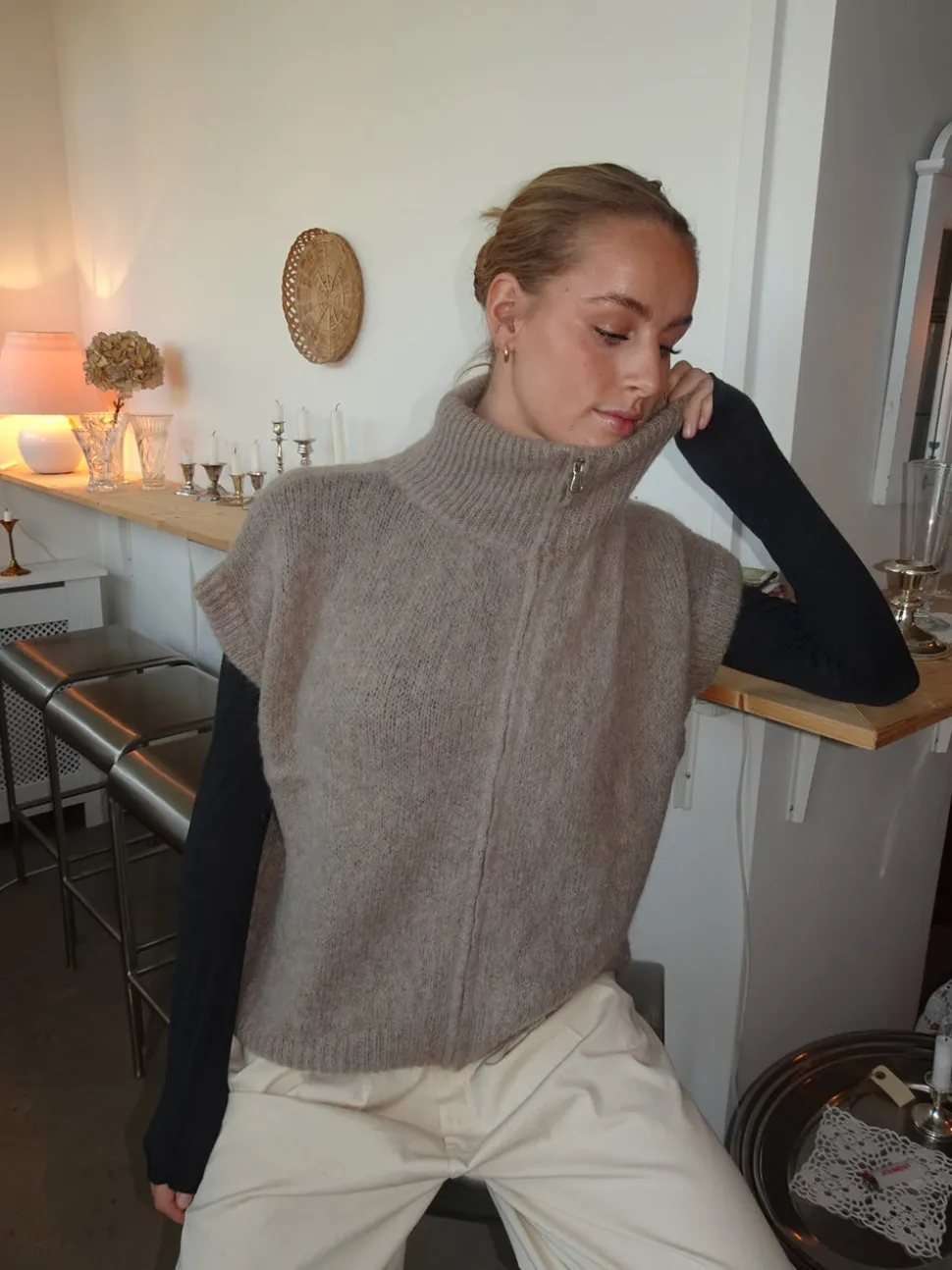Fiona vest med høj hals - Beige