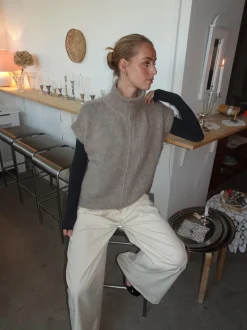 Fiona vest med høj hals - Beige