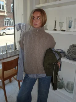 Fiona vest med høj hals - Beige