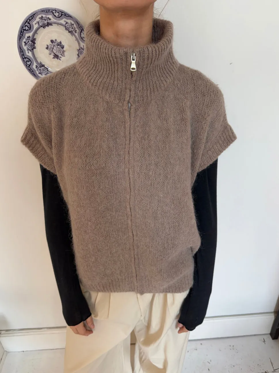 Fiona vest med høj hals - Beige