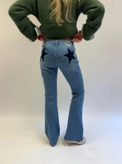 Flared star jeans med navy stjerne - Lys denim