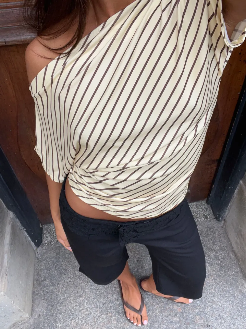 Florine figursyet t-shirt med striber - Gul/brun
