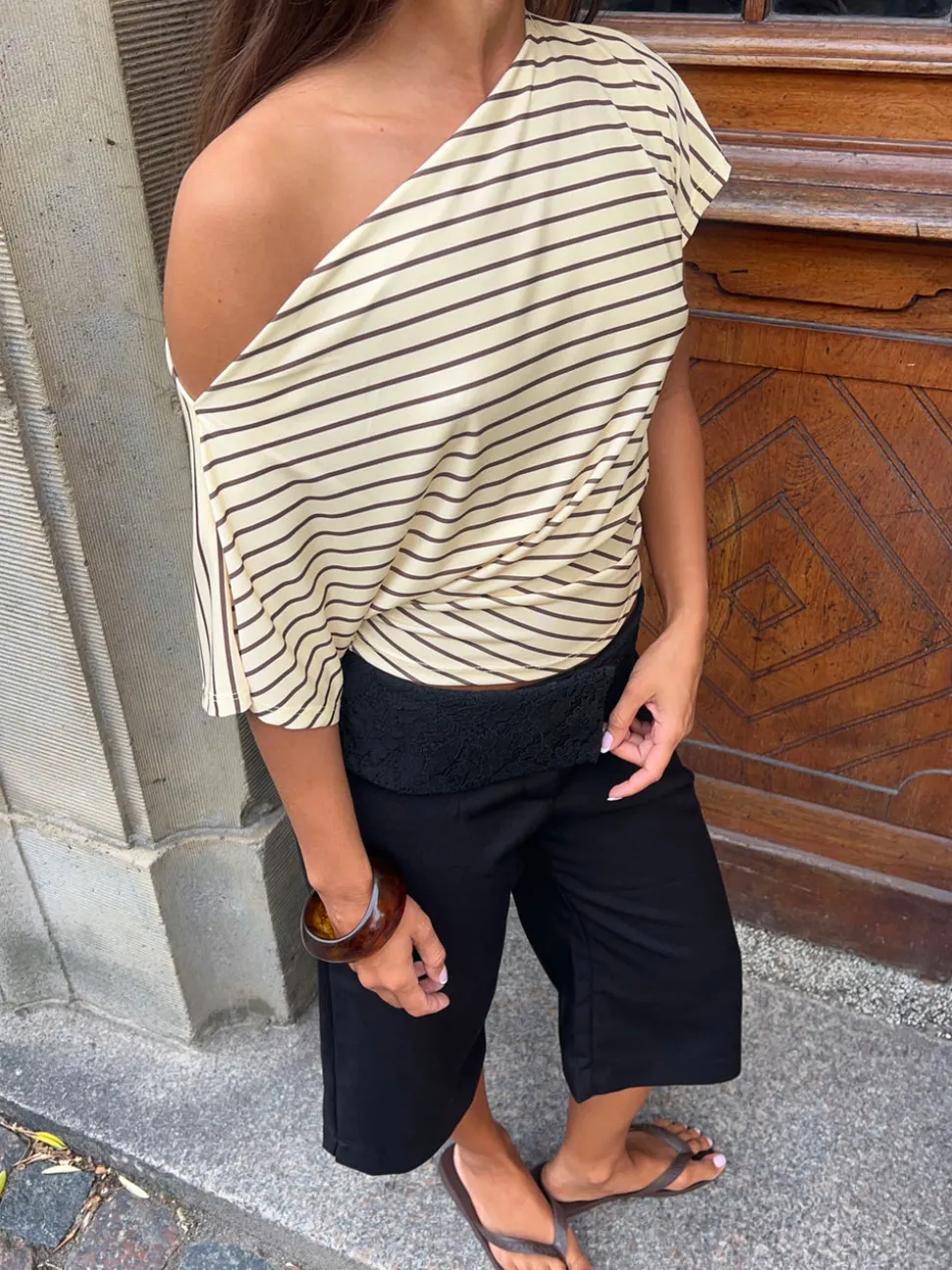 Florine figursyet t-shirt med striber - Gul/brun
