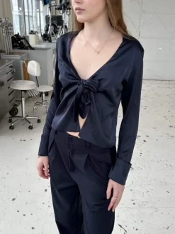 Freja satinbluse - Mørk navy
