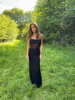 Glora maxikjole med åben ryg - Sort
