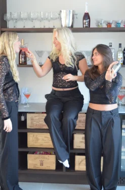Hemilly bluse med bolder - Sort