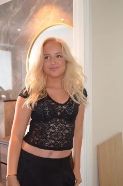 Hemilly bluse med bolder - Sort