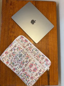 Honey computer sleeve - Off white med blomster