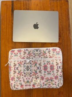 Honey computer sleeve - Off white med blomster