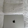 Honey computer sleeve - Off white med små lyserøde blomster