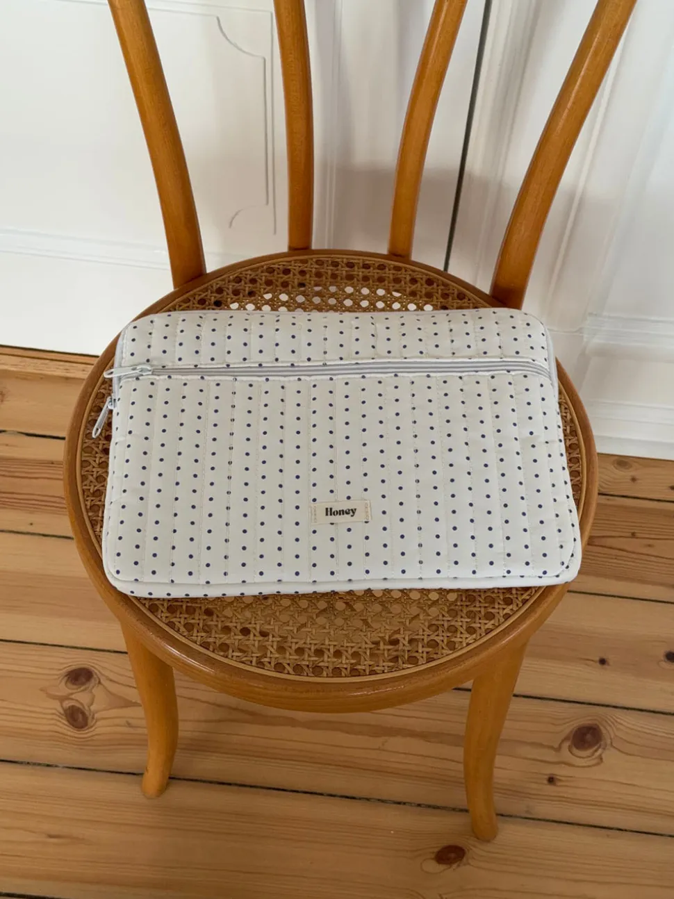 Honey computer sleeve med prikker - Hvid/blå