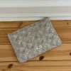 Honey computersleeve med blomster - Beige