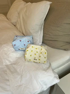 Honey lille toilettake - Blå/hvide striber med kirsebær