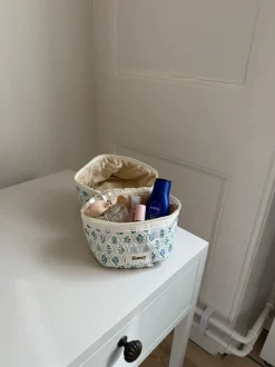 Honey lille toilettaske - Hvid med forskellige blomster