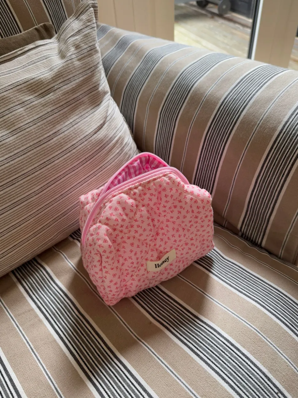 Honey lille toilettaske - Pink med små blomster