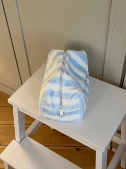Honey lille toilettaske med striber - Hvid/blå