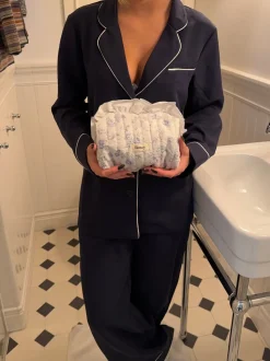Honey stor toilettaske - Hvid/blå med flæser