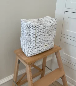 Honey stor toilettaske - Hvid med polka prikker