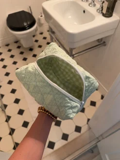 Honey stor toilettaske - Mint grøn i broderi