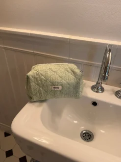 Honey stor toilettaske - Mint grøn i broderi