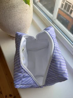 Honey stor toilettaske med striber - Blå/hvid