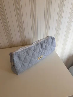 Honey stor toilettaske med striber - Lyseblå/hvid