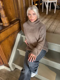 Idun striktrøje med turtleneck - Brun