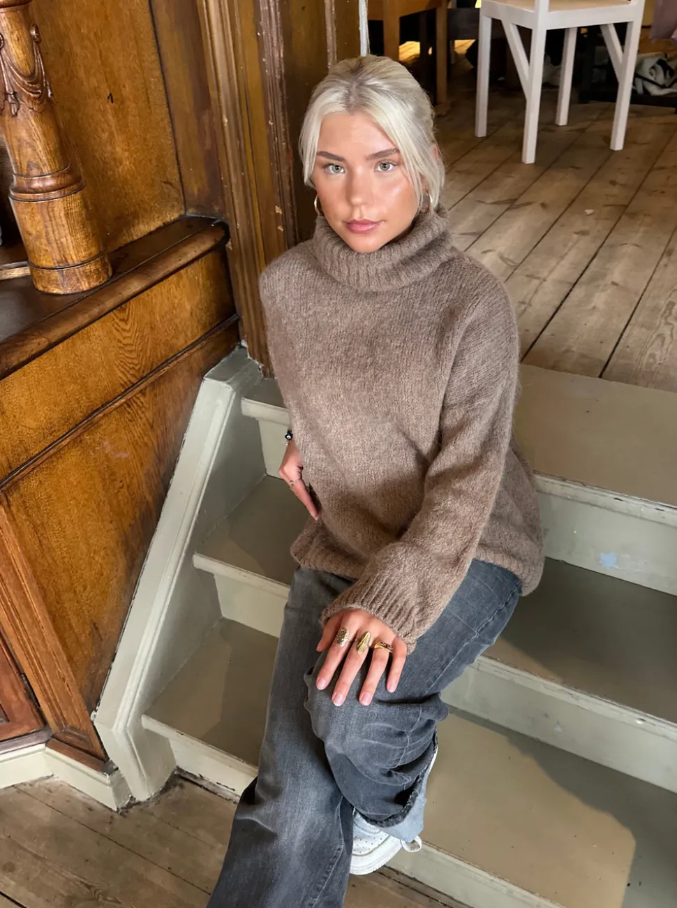 Idun striktrøje med turtleneck - Brun