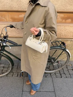 Ines håndtaske med spænde - Hvid