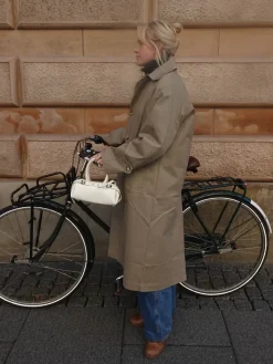 Ines håndtaske med spænde - Hvid