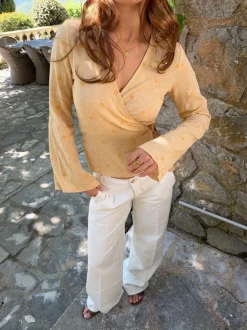 Isabeau bluse med bindedetalje - Gul