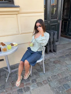Isabeau bluse med bindedetalje - Kaki