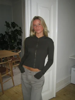 Isaline ribbet hoodie med zip - Brun