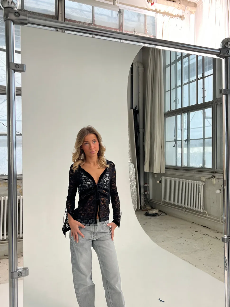 Isamara blond bluse med velour - Sort