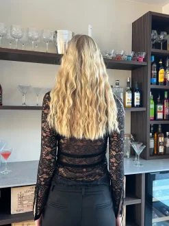 Isamara blond bluse med velour - Sort