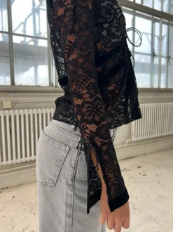 Isamara blond bluse med velour - Sort