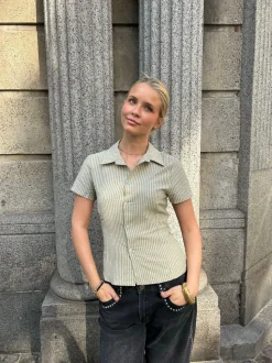 Josephine figursyet skjorte med korte ærmer - Grøn/hvid