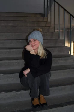 Kabelstrikket hue - Grå
