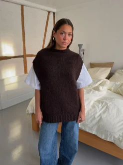 Kahula strikvest med t-shirt - Brun/hvid
