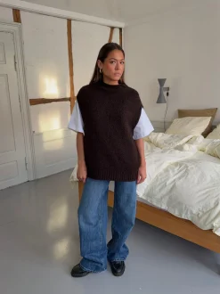 Kahula strikvest med t-shirt - Brun/hvid