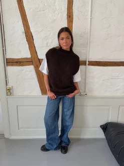 Kahula strikvest med t-shirt - Brun/hvid
