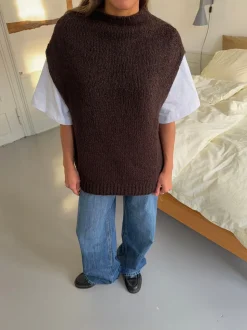 Kahula strikvest med t-shirt - Brun/hvid